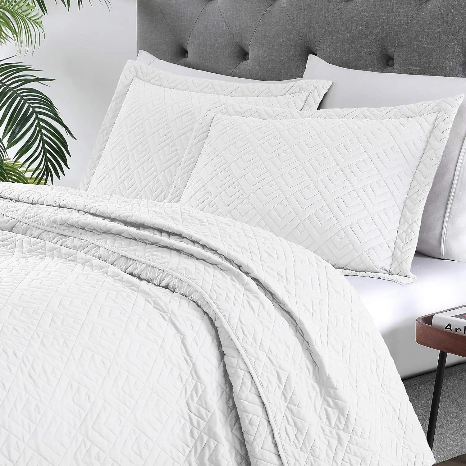 Full/Queen Size 3-Piece Lightweight White Quilt Set with Square Pattern Bedspread and 2 Pillow Shams for All Seasons
