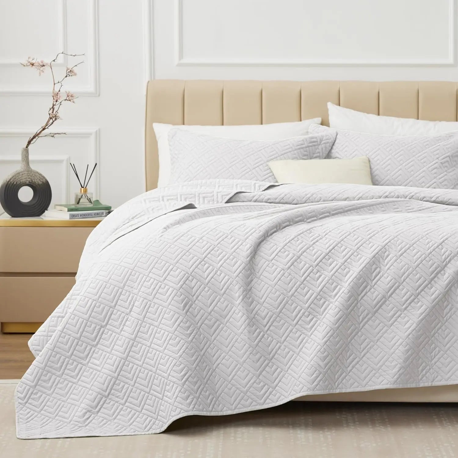 Full/Queen Size 3-Piece Lightweight White Quilt Set with Square Pattern Bedspread and 2 Pillow Shams for All Seasons