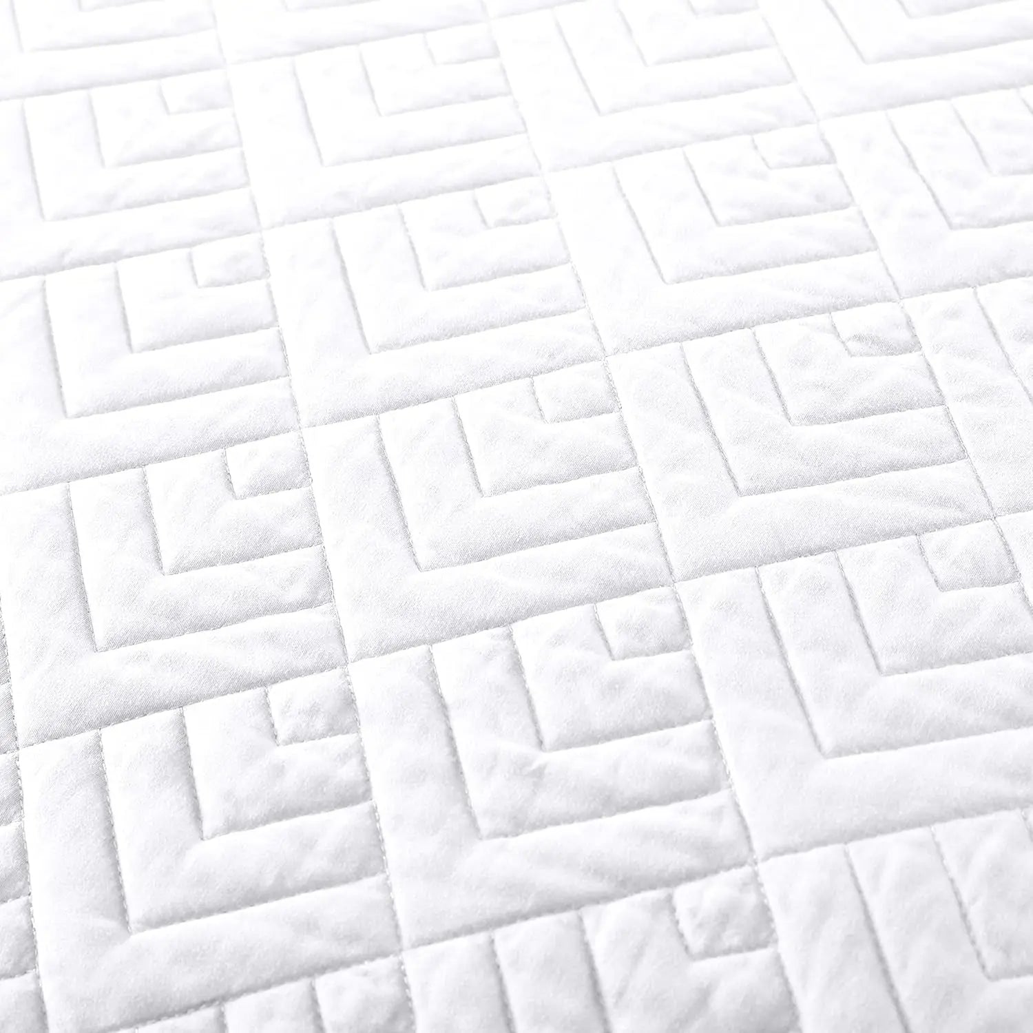 Full/Queen Size 3-Piece Lightweight White Quilt Set with Square Pattern Bedspread and 2 Pillow Shams for All Seasons